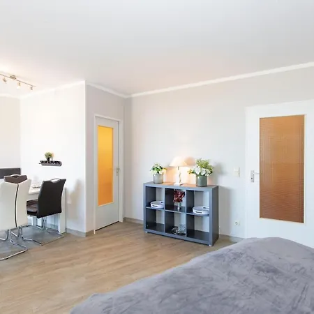 Trafalgar 325 Apartment