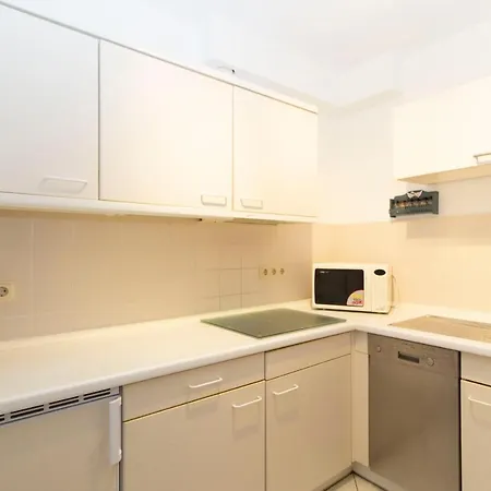 Trafalgar 325 Apartment *